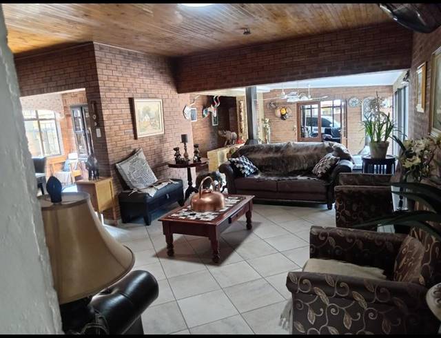 5 BEDROOM HOUSE FOR SALE IN PRETORIA GARDENS